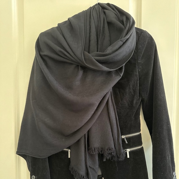 Set of 2 Classic Calvin Klein Scarf - Solid Black - Solid White Monogram - Picture 2 of 6